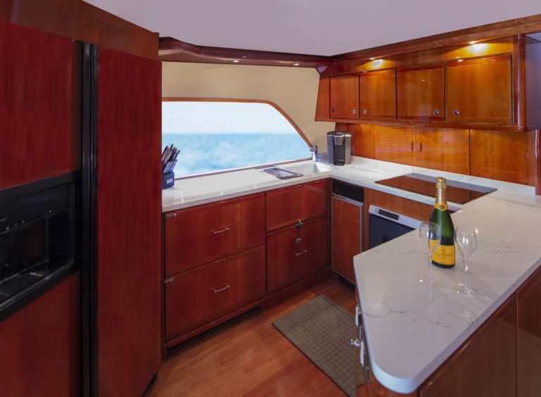 Full-sized, fully equipped kitchen